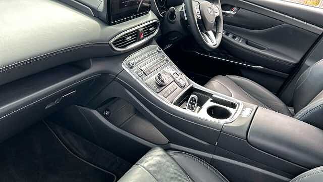 Hyundai SANTA FE 1.6 TGDi Hybrid Ultimate 5dr 4WD Auto Hybrid Estate White