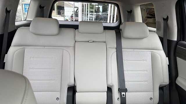 Hyundai SANTA FE 1.6 TGDi Plug-in Hybrid Ultimate 5dr 4WD Auto Estate Pearl - Creamy White