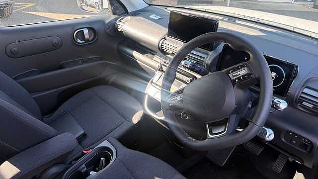Hyundai INSTER 85kW 02 49kWh 5dr Auto Electric Hatchback Special Solid - Atlas White