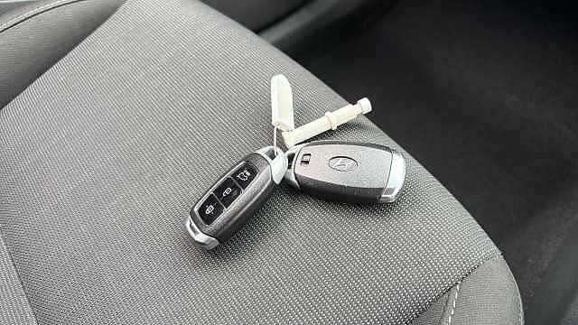 Hyundai KONA 1.6 GDi Hybrid Premium 5dr DCT Hybrid Hatchback Grey