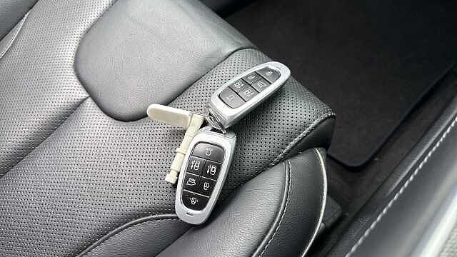 Hyundai SANTA FE 1.6 TGDi Plug-in Hybrid Ultimate 5dr 4WD Auto Estate