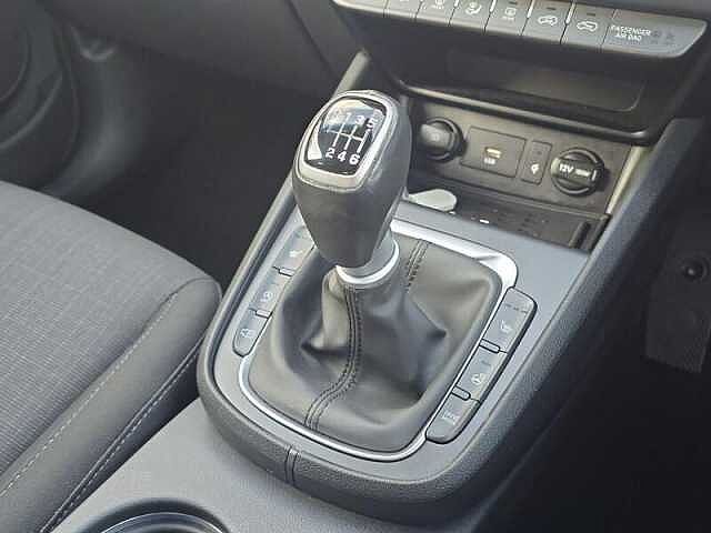 Hyundai KONA Premium T-Gdi Mhev White