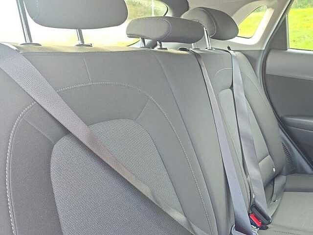 Hyundai KONA Se Connect T-Gdi Mhev Red