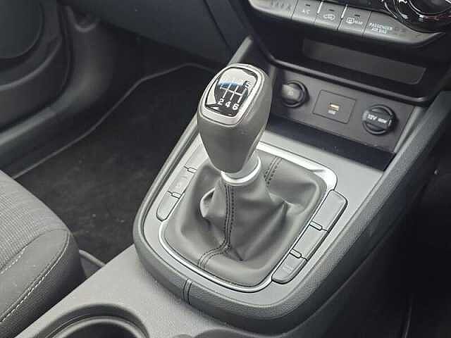 Hyundai KONA 1.0 T-GDi MHEV SE Connect SUV 5dr Petrol Hybrid Manual Euro 6 (s/s) (120 ps) White