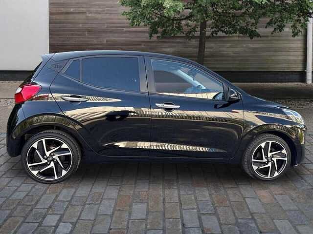 Hyundai i10 1.2 Premium Hatchback 5dr Petrol Manual Euro 6 (s/s) (84 ps)