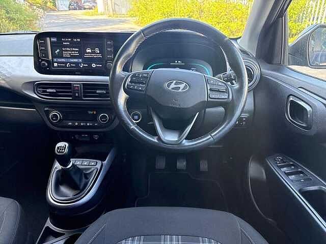Hyundai i10 1.2 Premium Hatchback 5dr Petrol Manual Euro 6 (s/s) (84 ps)