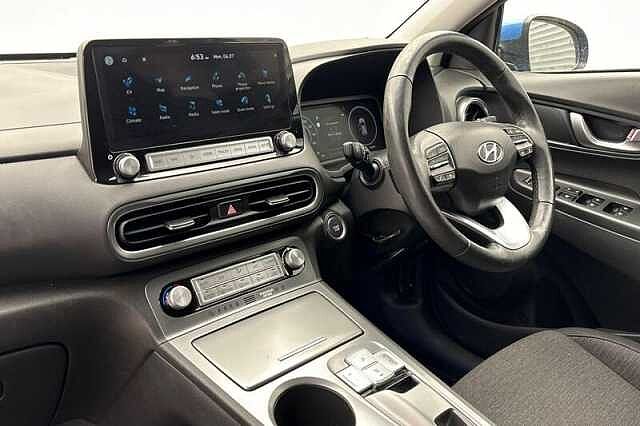 Hyundai KONA 39kWh Premium SUV 5dr Electric Auto (10.5kW Charger) (136 ps)