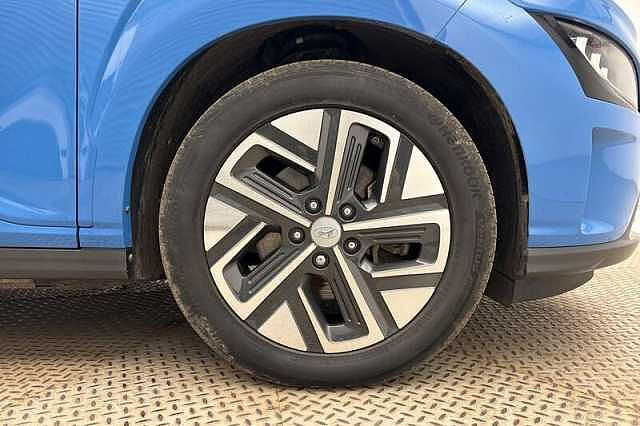 Hyundai KONA 39kWh Premium SUV 5dr Electric Auto (10.5kW Charger) (136 ps)