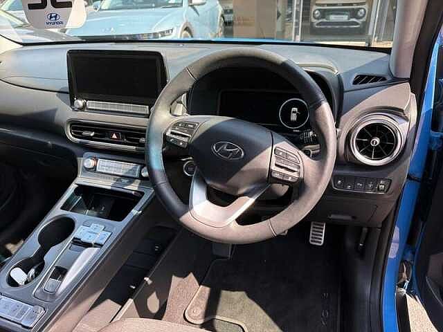 Hyundai KONA 39kWh Premium SUV 5dr Electric Auto (10.5kW Charger) (136 ps) Blue