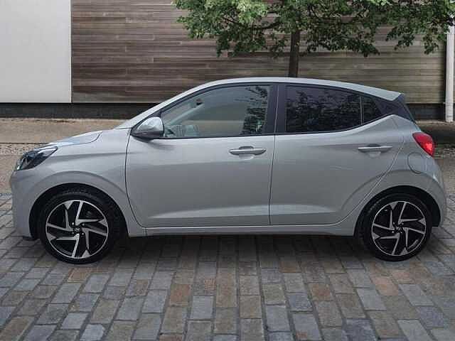 Hyundai i10 1.2 Premium Hatchback 5dr Petrol Manual Euro 6 (s/s) (84 ps)