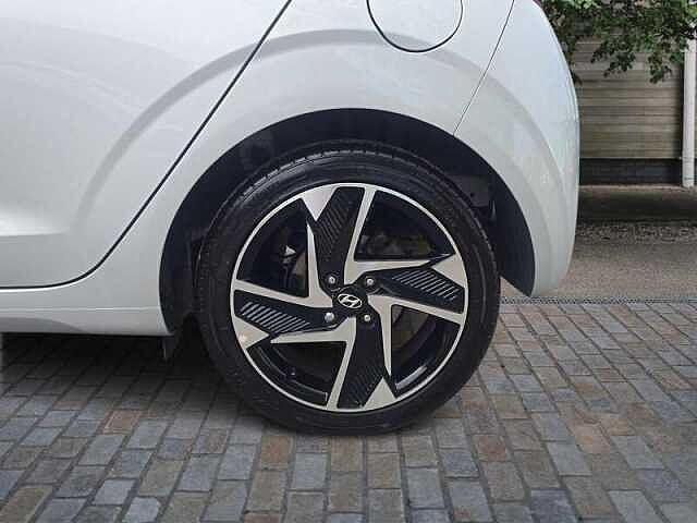 Hyundai i10 1.2 Premium Hatchback 5dr Petrol Manual Euro 6 (s/s) (84 ps)