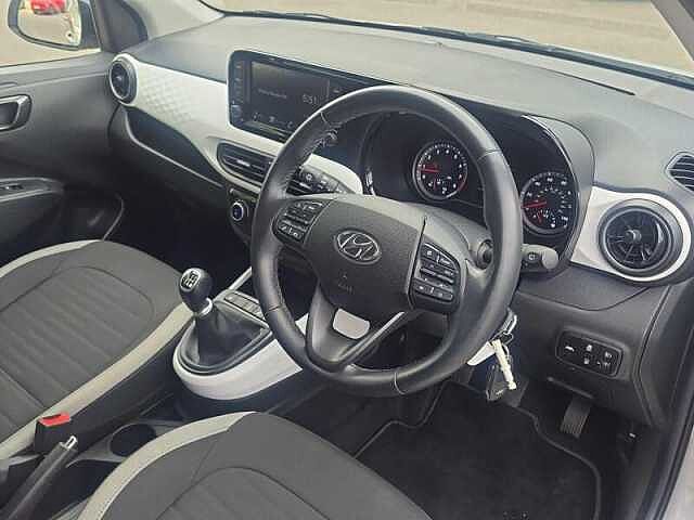 Hyundai i10 1.2 Premium Hatchback 5dr Petrol Manual Euro 6 (s/s) (84 ps)