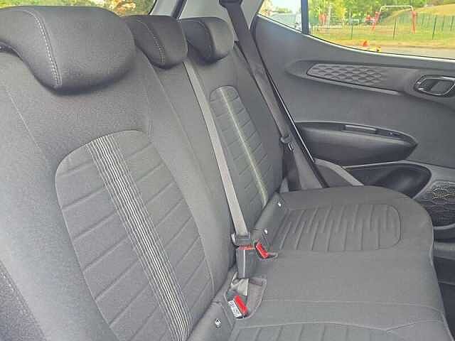 Hyundai i10 1.2 Premium Hatchback 5dr Petrol Manual Euro 6 (s/s) (84 ps)