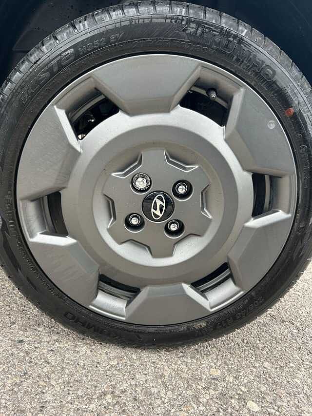 Hyundai INSTER Long Range 49kWh Cross Auto 5dr White