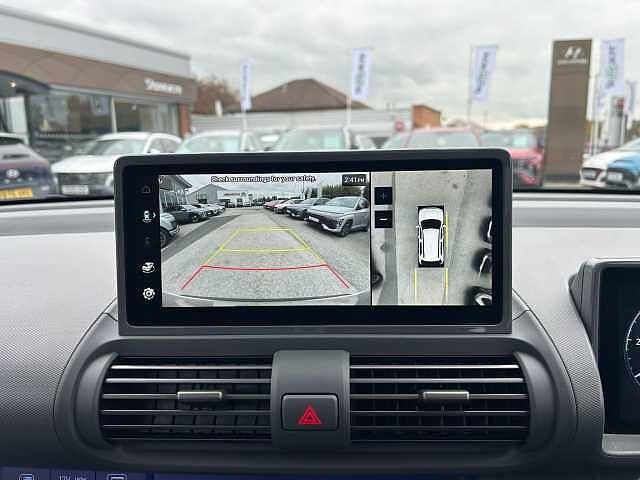 Hyundai INSTER Long Range 49kWh Cross Auto 5dr White