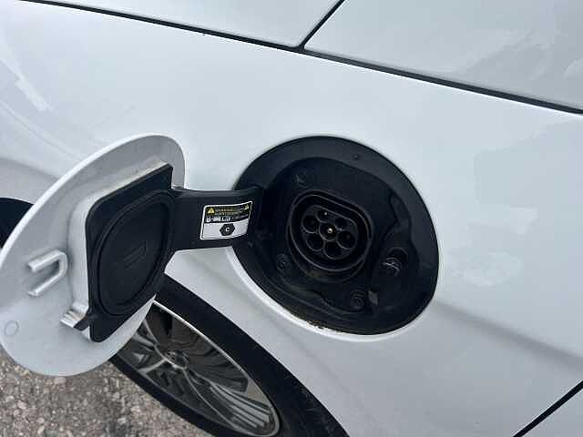 Hyundai IONIQ Plug-In Hybrid 1.6 h-GDi 8.9kWh Premium SE DCT Euro 6 (s/s) 5dr