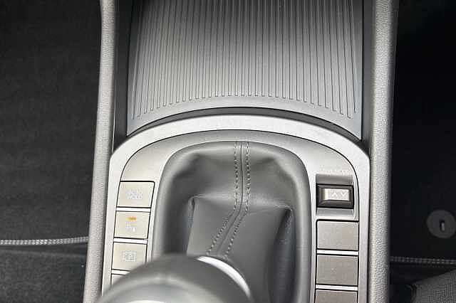 Hyundai KONA 1.6T 138 Advance 5dr Black