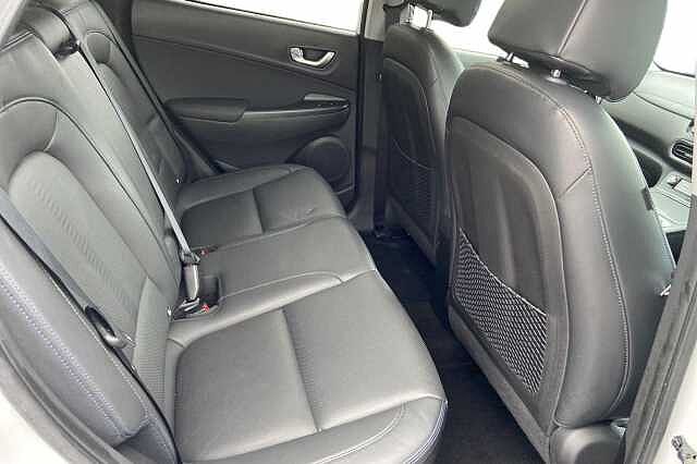 Hyundai KONA 64kWh Ultimate SUV 5dr Electric Auto (10.5kW Charger) (204 ps) White