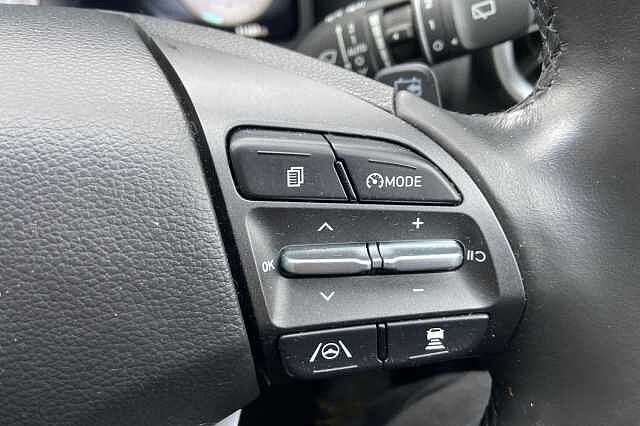 Hyundai KONA 64kWh Ultimate SUV 5dr Electric Auto (10.5kW Charger) (204 ps) White