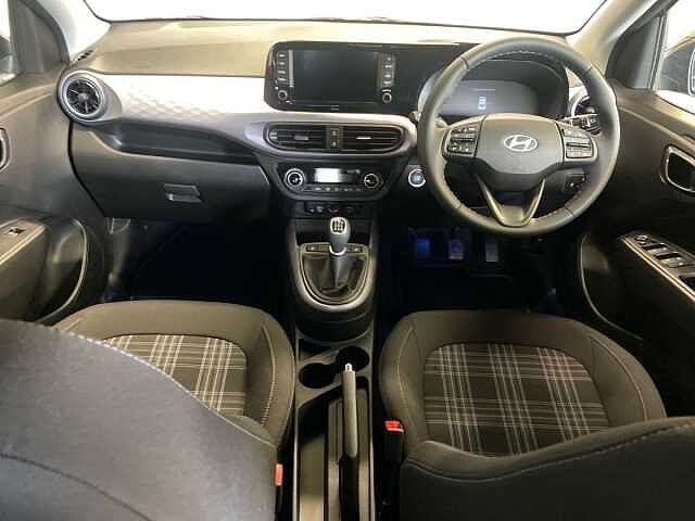 Hyundai i10 1.2 Premium Hatchback 5dr Petrol Manual Euro 6 (s/s) (79 ps)