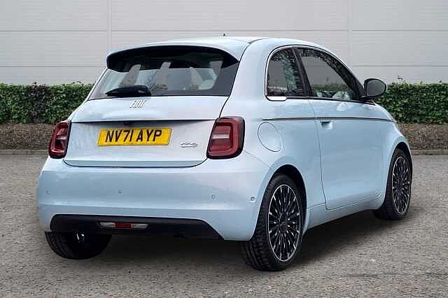 Fiat 500E 42kWh La Prima Hatchback 3dr Electric Auto (118 ps)