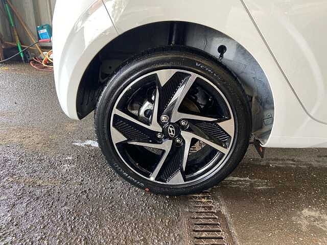 Hyundai i10 1.2 Premium Hatchback 5dr Petrol Manual Euro 6 (s/s) (79 ps)