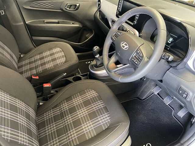 Hyundai i10 1.2 Premium Hatchback 5dr Petrol Manual Euro 6 (s/s) (79 ps)