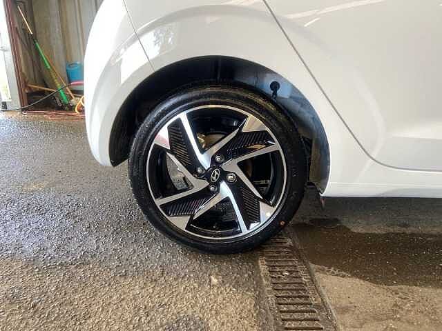 Hyundai i10 1.2 Premium Hatchback 5dr Petrol Manual Euro 6 (s/s) (79 ps)