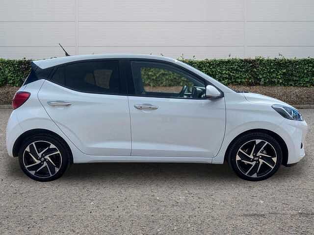 Hyundai i10 1.2 Premium Hatchback 5dr Petrol Manual Euro 6 (s/s) (79 ps)