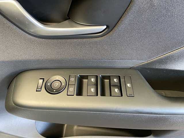 Hyundai KONA 65.4kWh Advance SUV 5dr Electric Auto (218 ps) Serenity White