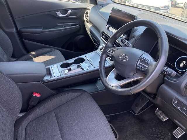 Hyundai KONA 64kWh Premium SUV 5dr Electric Auto (10.5kW Charger) (204 ps) Ecotronic Grey