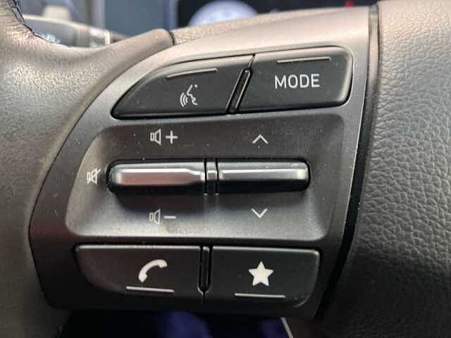 Hyundai Kona 64kWh Premium SUV 5dr Electric Auto (10.5kW Charger) (204 ps)
