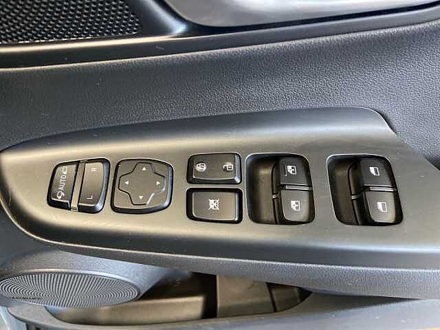 Hyundai Kona 64kWh Premium SUV 5dr Electric Auto (10.5kW Charger) (204 ps)