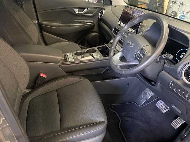 Hyundai Kona 64kWh Premium SUV 5dr Electric Auto (10.5kW Charger) (204 ps)