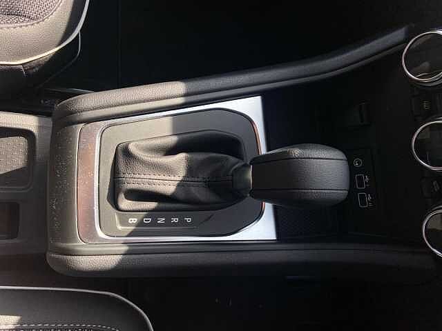 Renault Captur 1.6 E-TECH techno SUV 5dr Petrol Hybrid Auto Euro 6 (s/s) (145 ps)