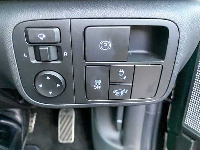 Hyundai IONIQ 6 E (228ps) Premium 77kWh (Single Motor) RWD