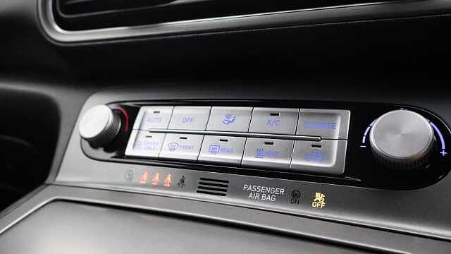 Hyundai KONA 64kWh Premium SUV 5dr Electric Auto (10.5kW Charger) (204 ps)