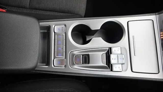 Hyundai KONA 64kWh Premium SUV 5dr Electric Auto (10.5kW Charger) (204 ps)