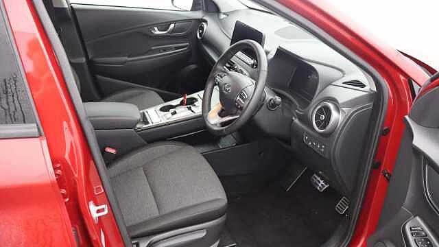Hyundai KONA 64kWh Premium SUV 5dr Electric Auto (10.5kW Charger) (204 ps)