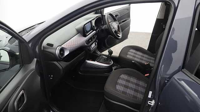 Hyundai i10 1.2 Premium Hatchback 5dr Petrol Auto Euro 6 (s/s) (79 ps)