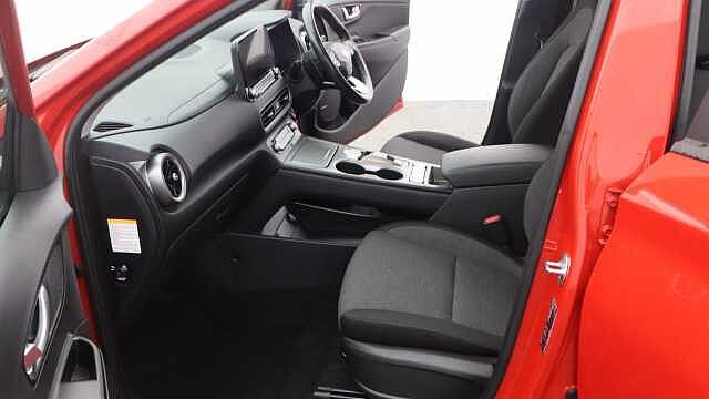 Hyundai KONA 39kWh Premium SUV 5dr Electric Auto (10.5kW Charger) (136 ps)