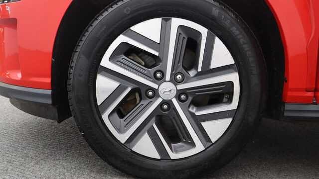 Hyundai KONA 39kWh Premium SUV 5dr Electric Auto (10.5kW Charger) (136 ps)