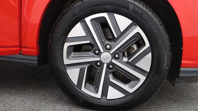 Hyundai KONA 39kWh Premium SUV 5dr Electric Auto (10.5kW Charger) (136 ps)