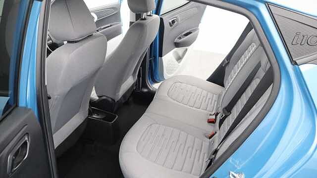 Hyundai i10 1.2 Premium Hatchback 5dr Petrol Auto Euro 6 (s/s) (84 ps)