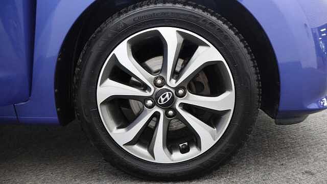 Hyundai i10 1.0 Play Hatchback 5dr Petrol Manual Euro 6 (67 ps)