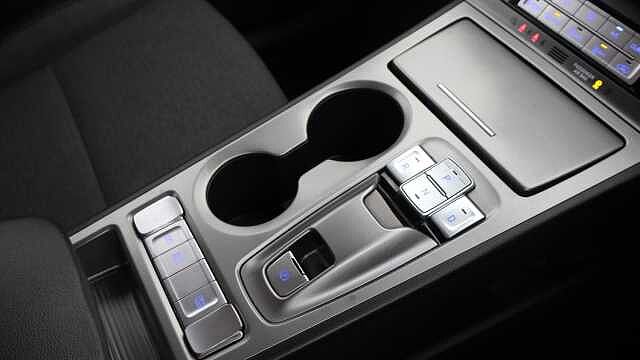 Hyundai KONA 39kWh SE Connect SUV 5dr Electric Auto (10.5kW Charger) (136 ps)