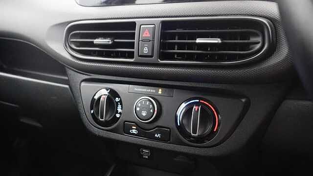 Hyundai i10 1.0 SE Connect Hatchback 5dr Petrol Manual Euro 6 (s/s) (67 ps)