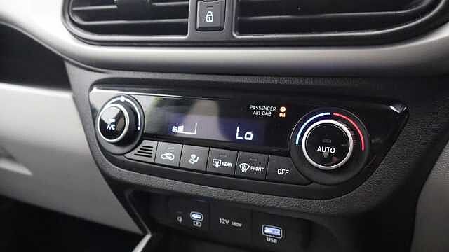 Hyundai i10 1.2 Premium Hatchback 5dr Petrol Auto Euro 6 (s/s) (79 ps)