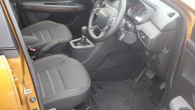 Dacia Sandero Stepway 1.0 TCe Expression Hatchback 5dr Petrol CVT Euro 6 (s/s) (90 ps)