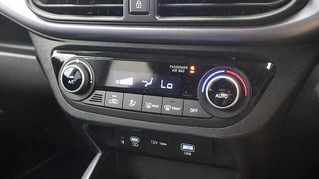 Hyundai i10 1.2 Premium Hatchback 5dr Petrol Auto Euro 6 (s/s) (79 ps)